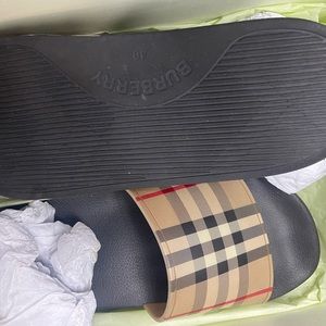 Burberry Slides AUTHENTIC